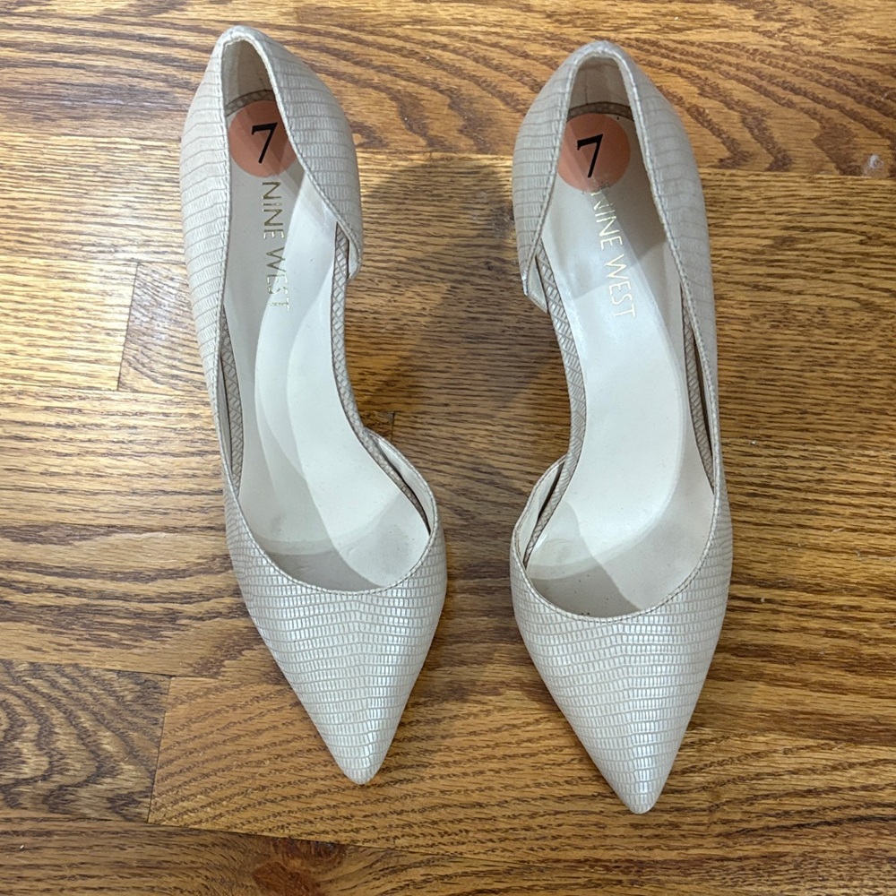 Nine West Women's Textured Cream Heels size 7
